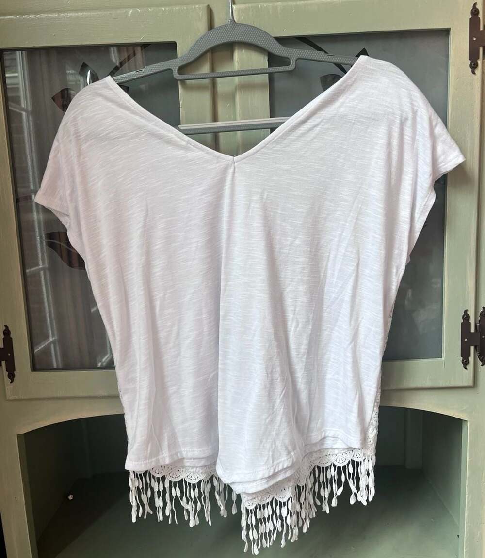 Cato Women's White Lace Crochet Fringe Hem Short Sleeve Top Size M - Picture 3 of 6